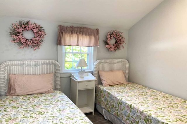 10 Wharf Ave, Mashpee, MA 02649