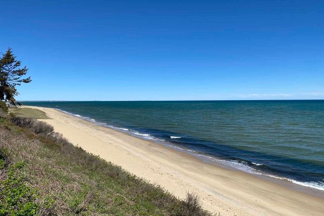 10 Wharf Ave, Mashpee, MA 02649