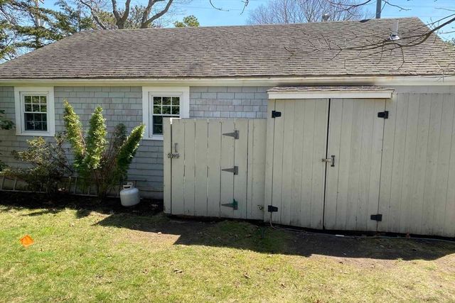 10 Wharf Ave, Mashpee, MA 02649