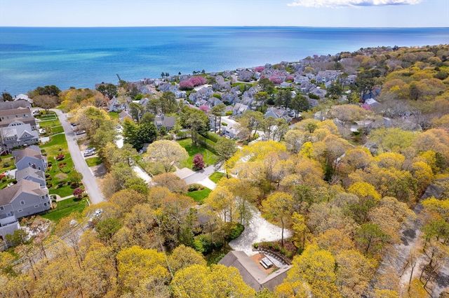 10 Wharf Ave, Mashpee, MA 02649