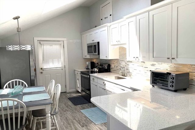 10 Wharf Ave, Mashpee, MA 02649