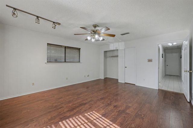 4105 Woodcastle Court, Arlington, TX 76016