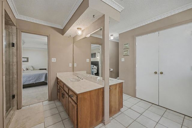 4105 Woodcastle Court, Arlington, TX 76016