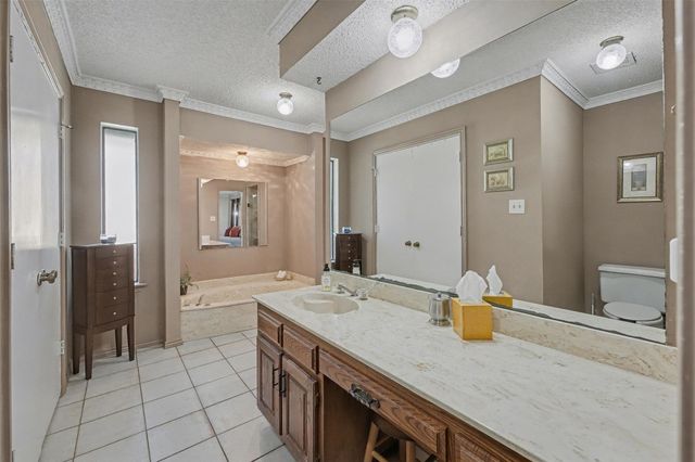 4105 Woodcastle Court, Arlington, TX 76016