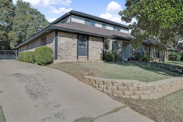 4105 Woodcastle Court, Arlington, TX 76016