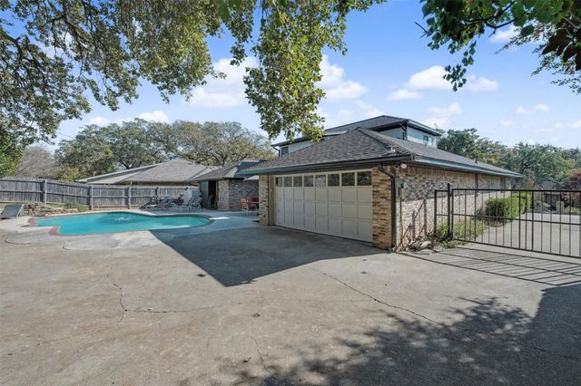 4105 Woodcastle Court, Arlington, TX 76016