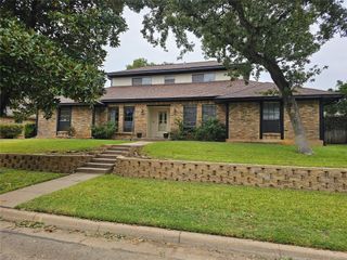 4105 Woodcastle Court, Arlington, TX 76016