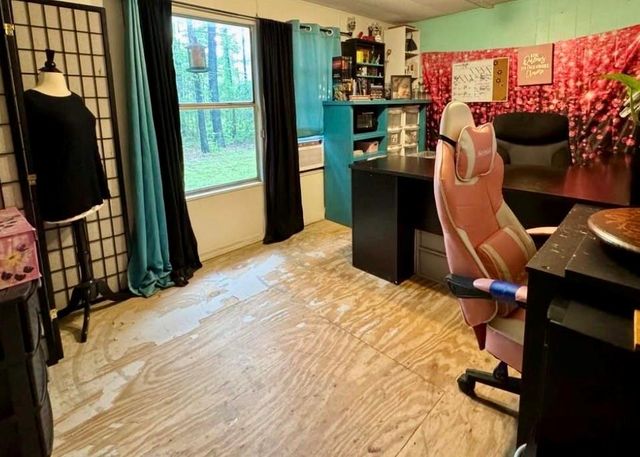 655 Piney Point Drive, Milam, TX 75959