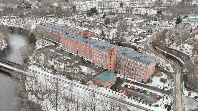 2 School Street 223, Lincoln, RI 02865