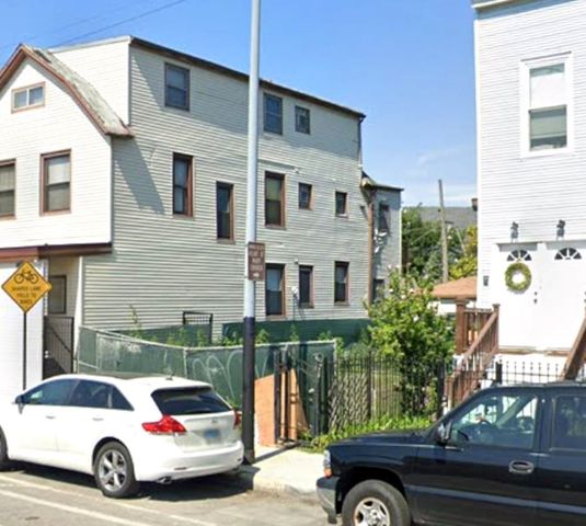 3675 N Elston Avenue, Chicago, IL 60618