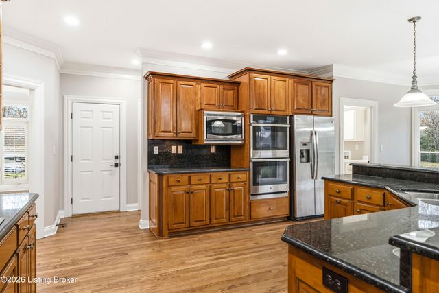 7502 Wycliffe Ct, Prospect, KY 40059