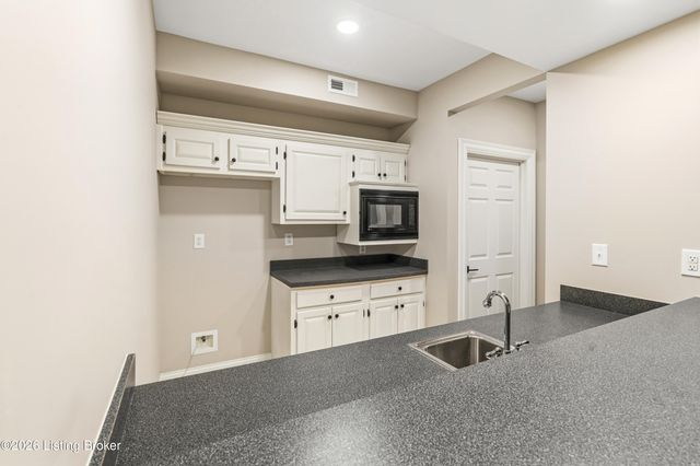 7502 Wycliffe Ct, Prospect, KY 40059