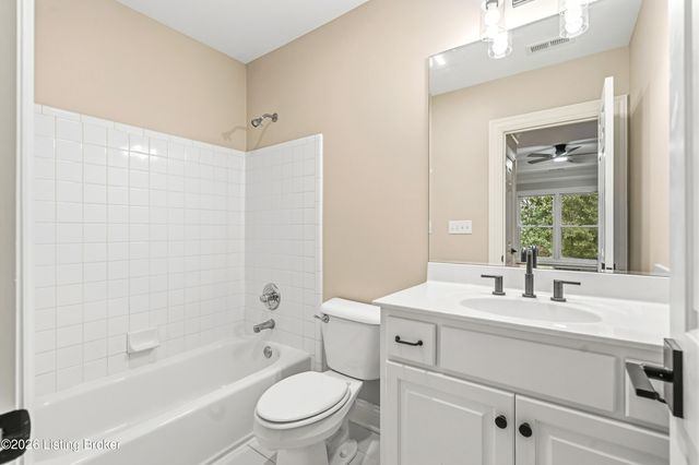 7502 Wycliffe Ct, Prospect, KY 40059