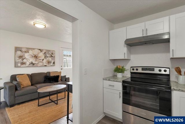 809 SW Ash St, Dallas, OR 97338