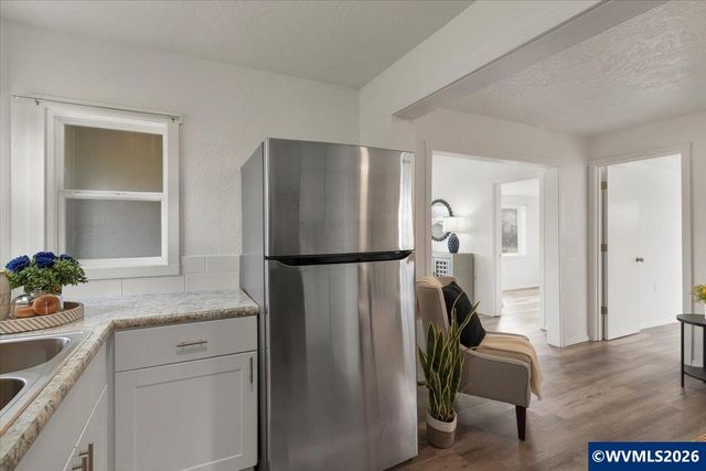 809 SW Ash St, Dallas, OR 97338