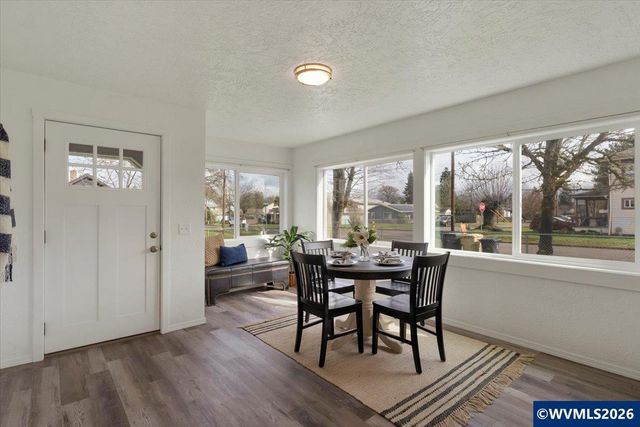 809 SW Ash St, Dallas, OR 97338