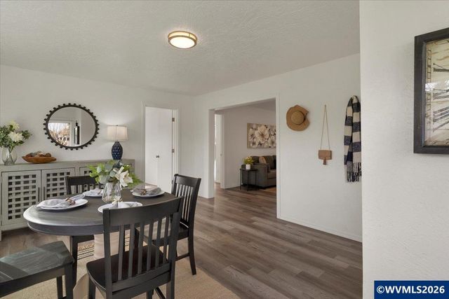 809 SW Ash St, Dallas, OR 97338