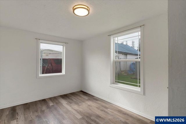 809 SW Ash St, Dallas, OR 97338