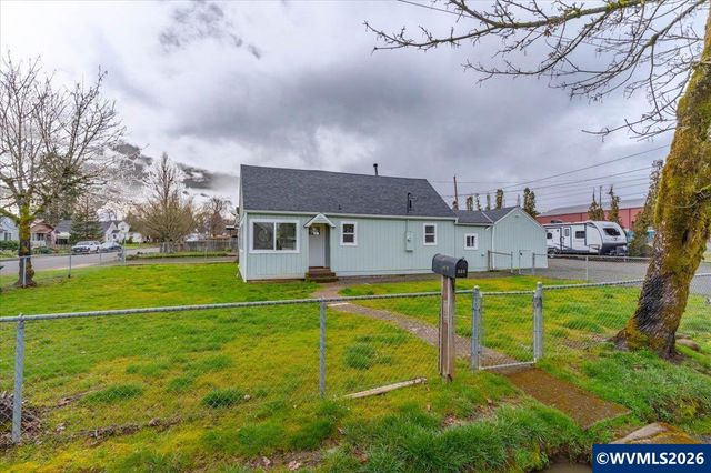 809 SW Ash St, Dallas, OR 97338