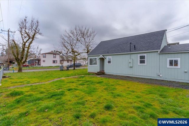 809 SW Ash St, Dallas, OR 97338