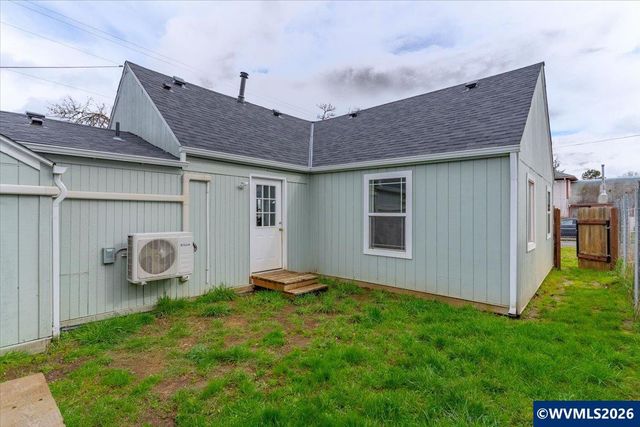 809 SW Ash St, Dallas, OR 97338