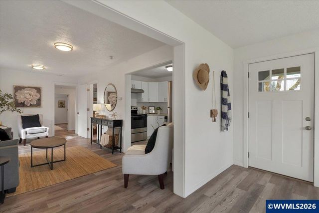 809 SW Ash St, Dallas, OR 97338