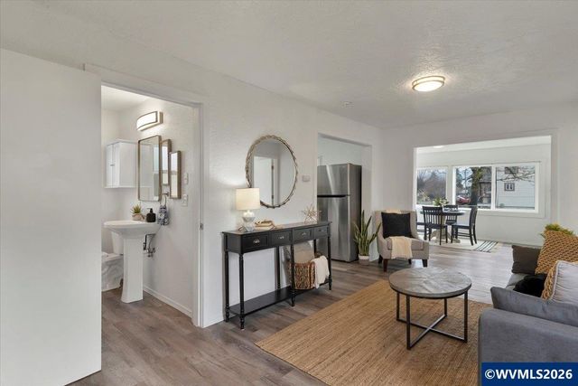 809 SW Ash St, Dallas, OR 97338