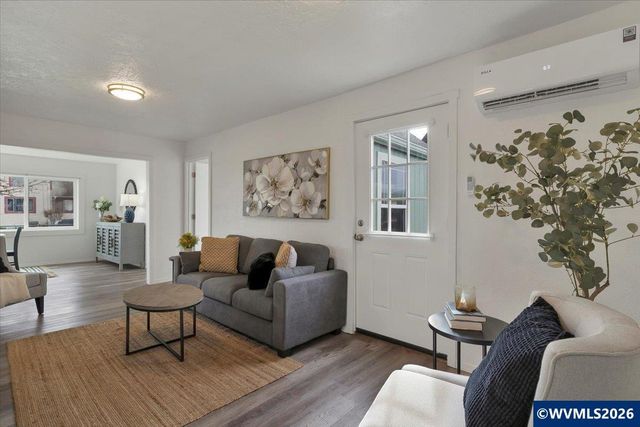 809 SW Ash St, Dallas, OR 97338