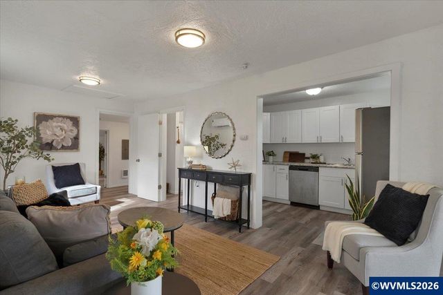 809 SW Ash St, Dallas, OR 97338