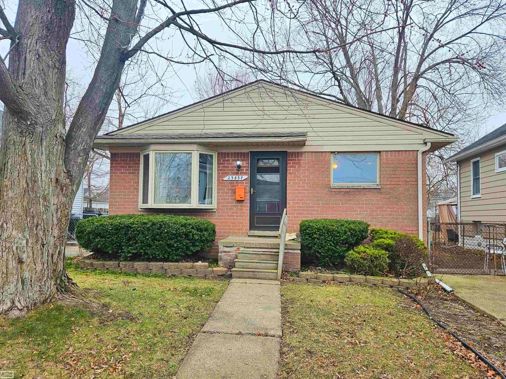23837 Deziel Street, Saint Clair Shores, MI 48082