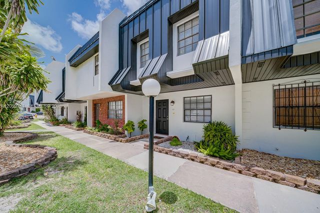 5555 Ludlam Road 106, South Miami, FL 33155