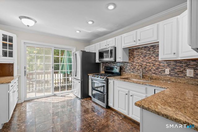 584 Hope Street 7, Stamford, CT 06907