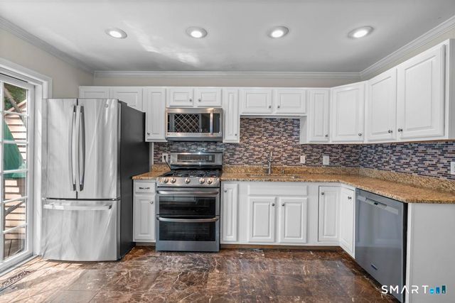 584 Hope Street 7, Stamford, CT 06907