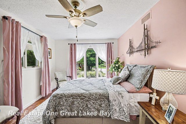 2338 Bay Woods Court, Bay City, MI 48706
