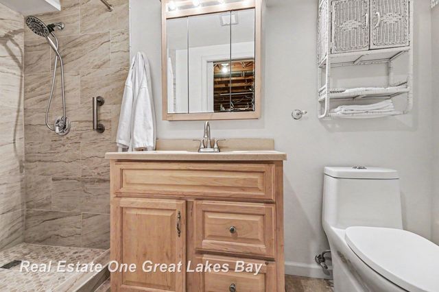 2338 Bay Woods Court, Bay City, MI 48706