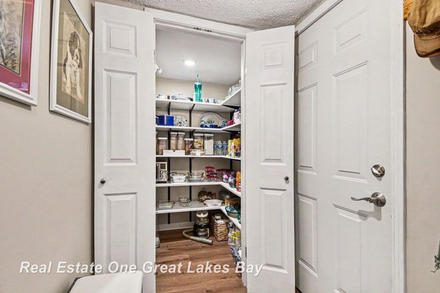 2338 Bay Woods Court, Bay City, MI 48706