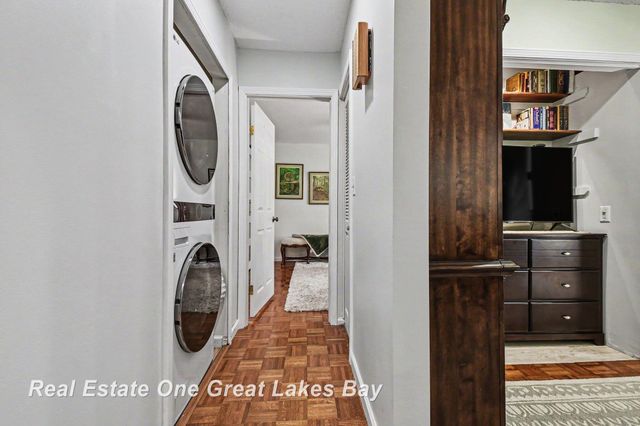 2338 Bay Woods Court, Bay City, MI 48706