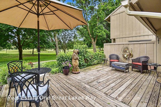 2338 Bay Woods Court, Bay City, MI 48706
