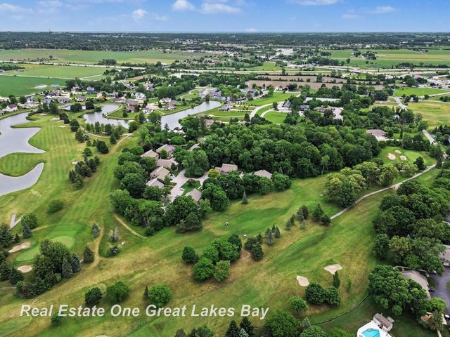 2338 Bay Woods Court, Bay City, MI 48706