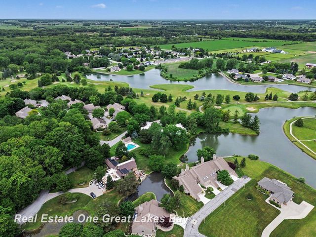 2338 Bay Woods Court, Bay City, MI 48706