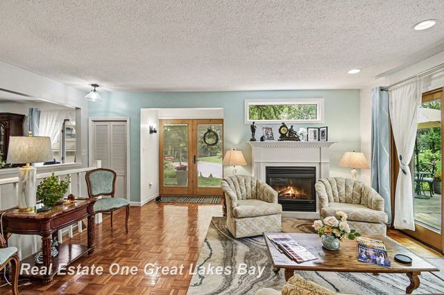 2338 Bay Woods Court, Bay City, MI 48706