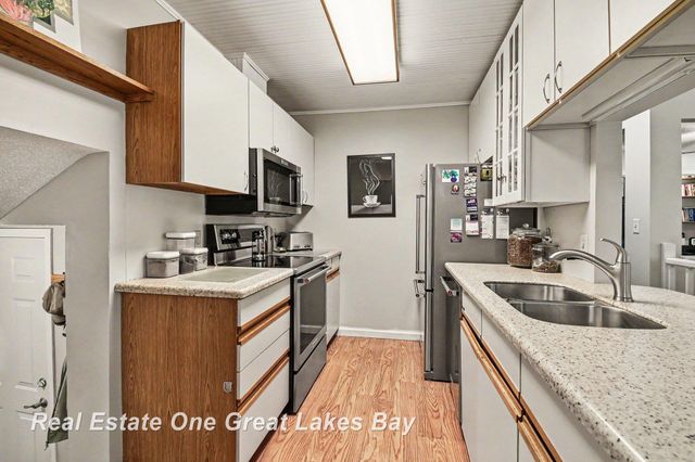 2338 Bay Woods Court, Bay City, MI 48706