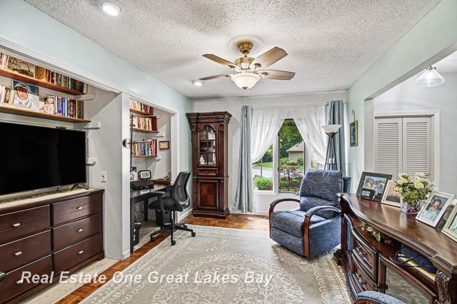 2338 Bay Woods Court, Bay City, MI 48706