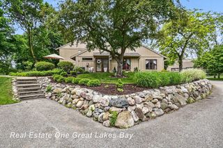 2338 Bay Woods Court, Bay City, MI 48706