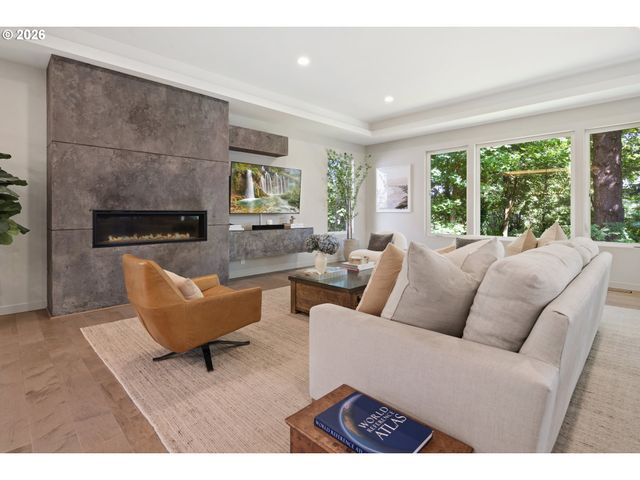 13344 BRIARWOOD Ln, Lake Oswego, OR 97034