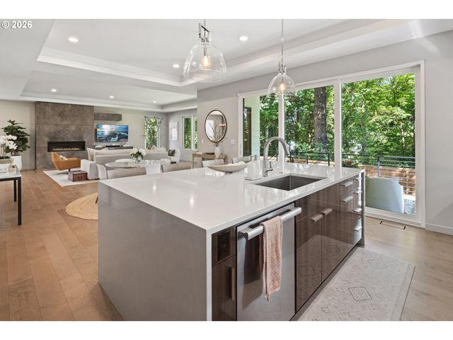 13344 BRIARWOOD Ln, Lake Oswego, OR 97034