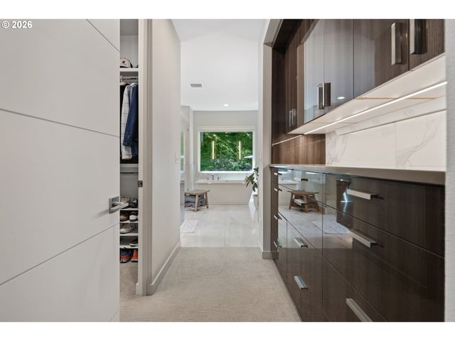 13344 BRIARWOOD Ln, Lake Oswego, OR 97034