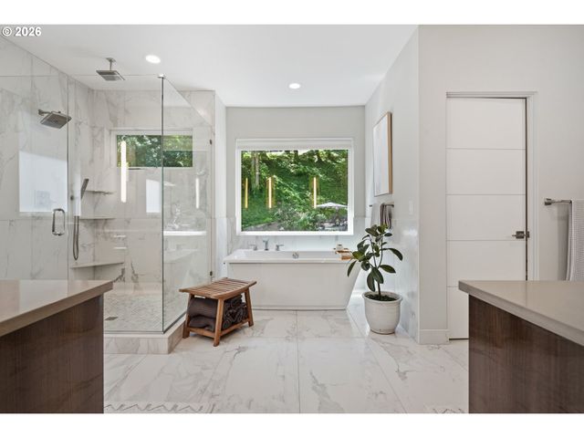 13344 BRIARWOOD Ln, Lake Oswego, OR 97034
