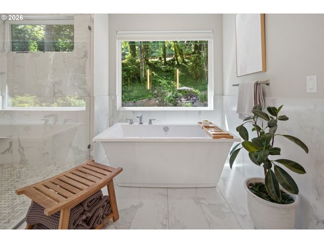 13344 BRIARWOOD Ln, Lake Oswego, OR 97034