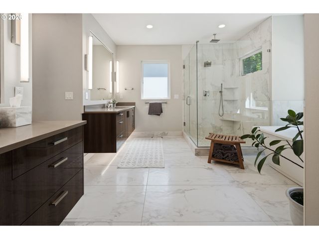 13344 BRIARWOOD Ln, Lake Oswego, OR 97034